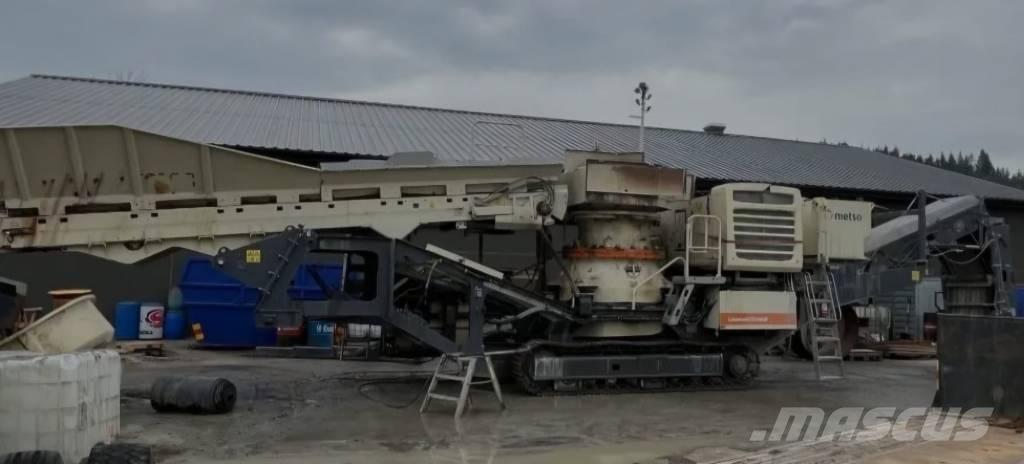 Metso LT 300 GP 自走式クラッシャー