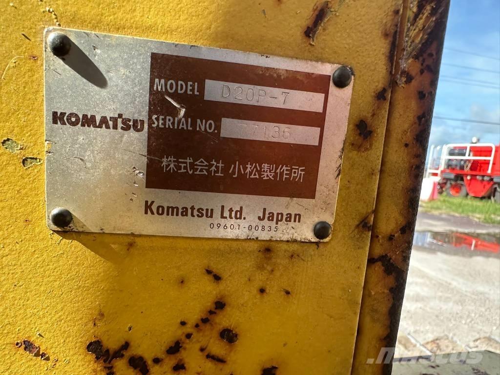 Komatsu D 20P-7 ブルドーザー