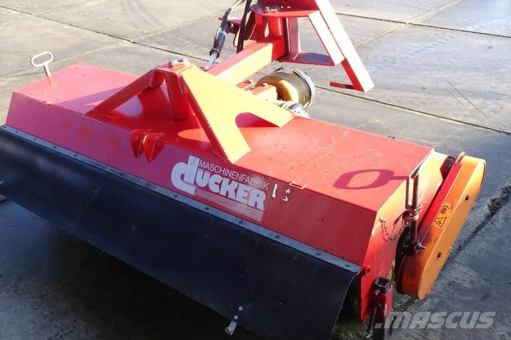 Dücker Veegmachine 街路清掃車