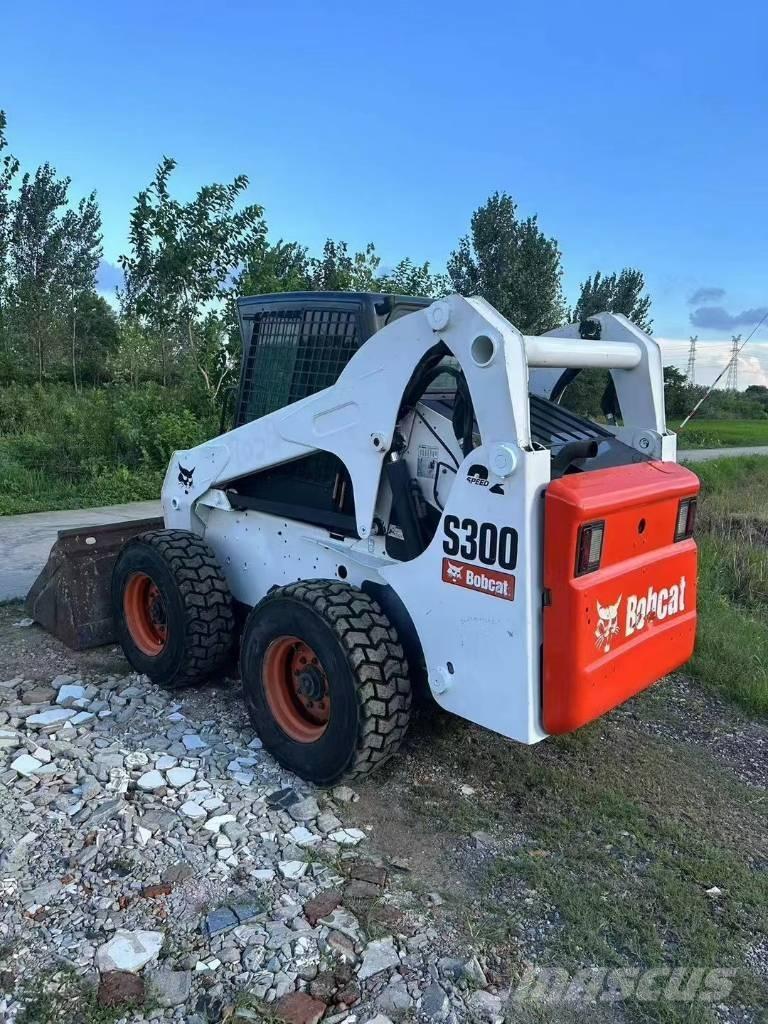 Bobcat S 300 スキッドステアローダー