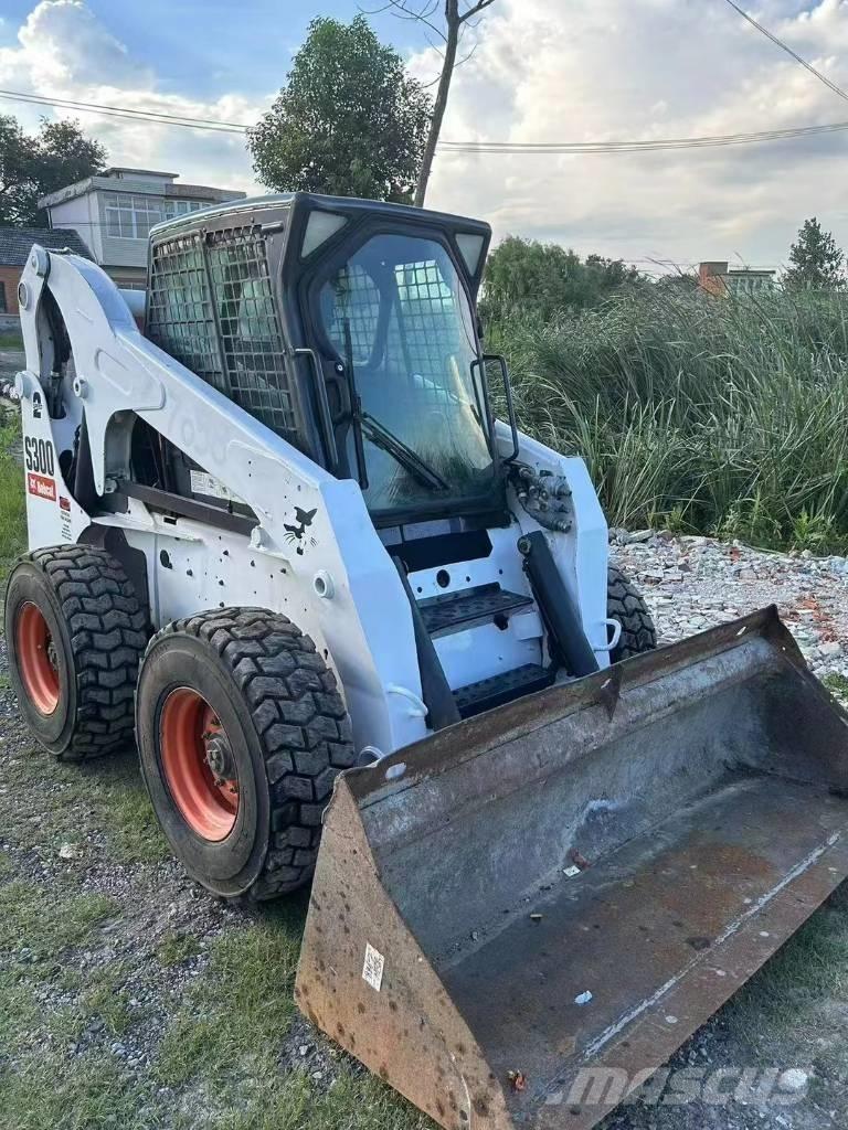 Bobcat S 300 スキッドステアローダー