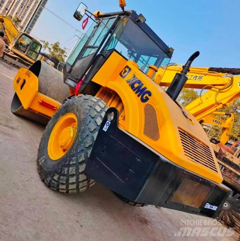 XCMG XS143J 振動ローラ