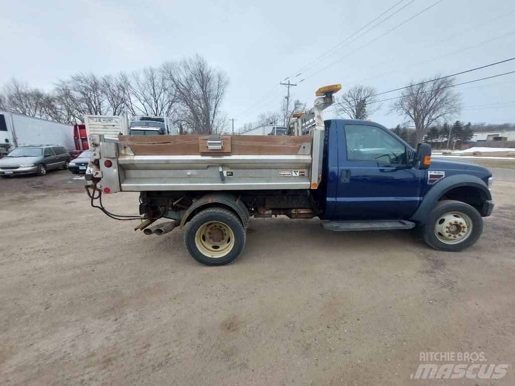 Ford F 550 XLT スノーブレードとプラウ