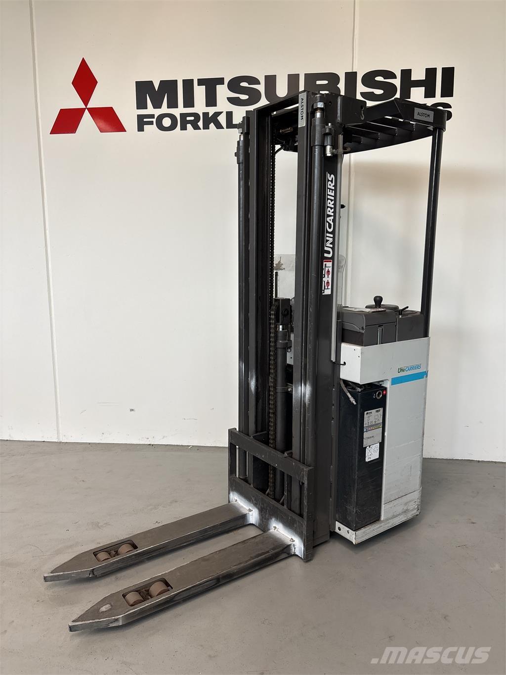 Atlet A160 自走式スタッカー