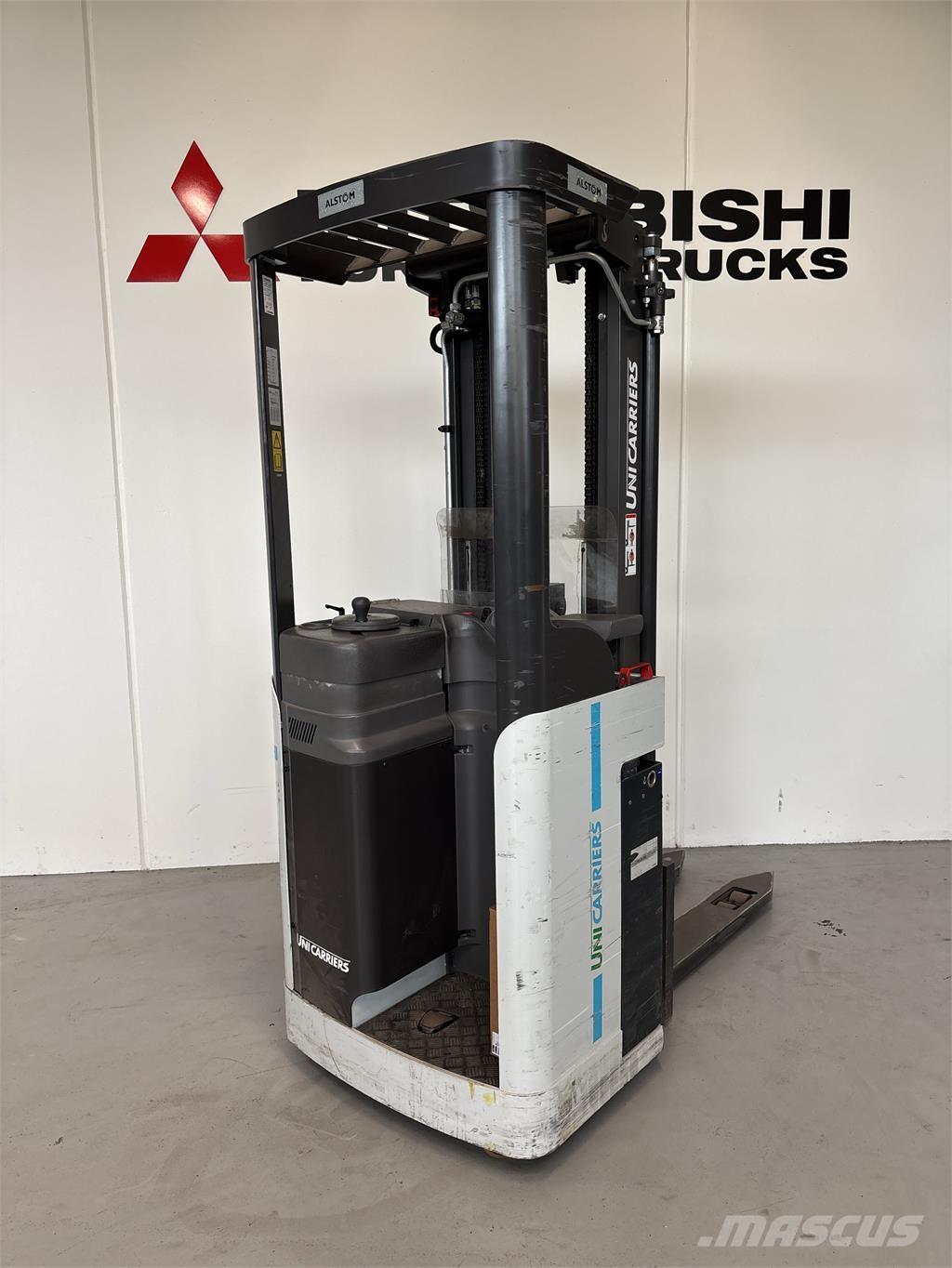 Atlet A160 自走式スタッカー