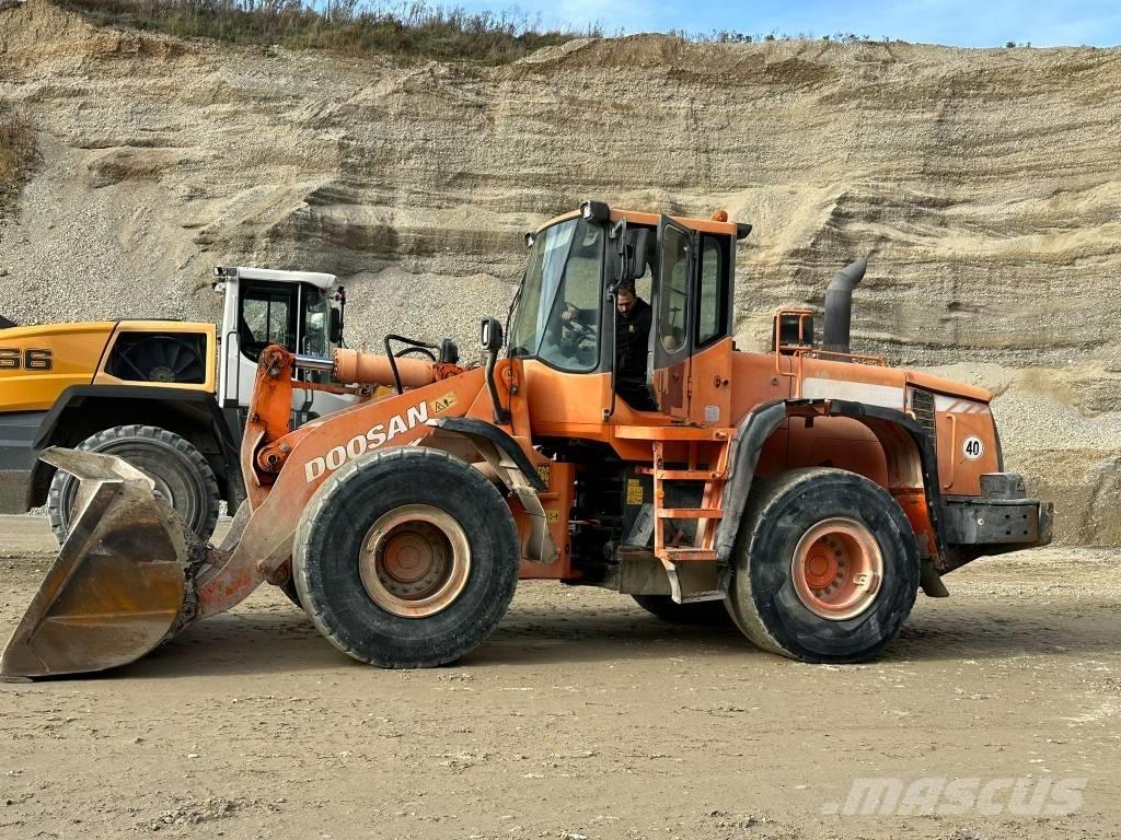 Doosan DL 300 ホイールローダー・タイヤショベル