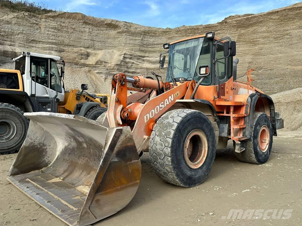 Doosan DL 300 ホイールローダー・タイヤショベル