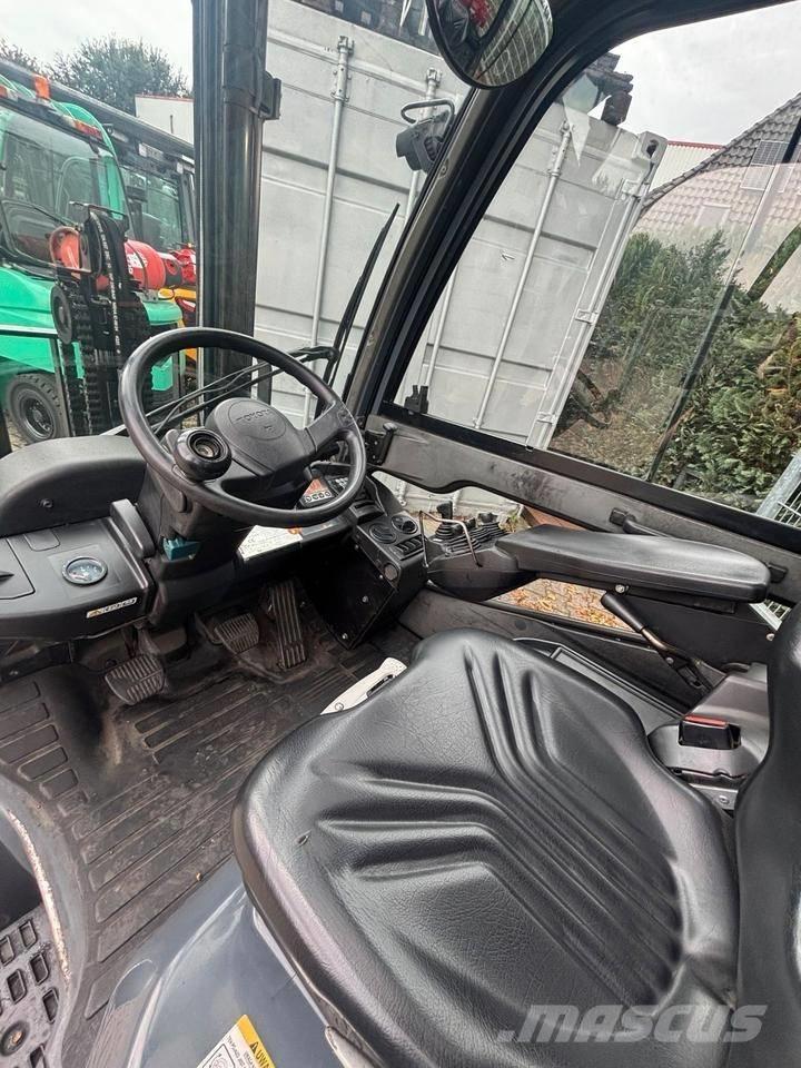 Toyota 8 FGKF 20 LPGフォークリフト