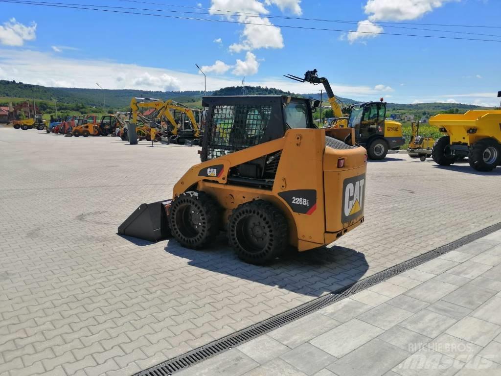 CAT 226 B 3 スキッドステアローダー