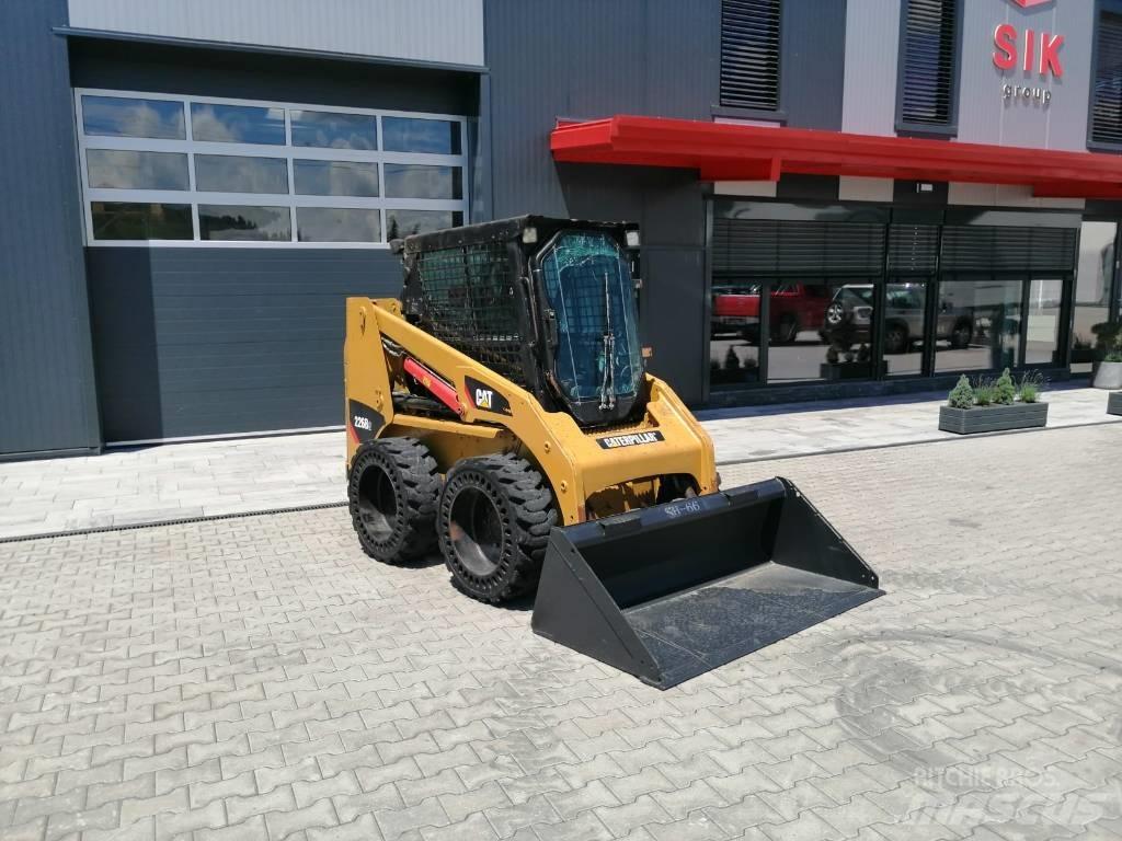 CAT 226 B 3 スキッドステアローダー