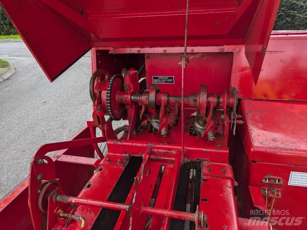 Massey Ferguson 124 スクエアベーラー