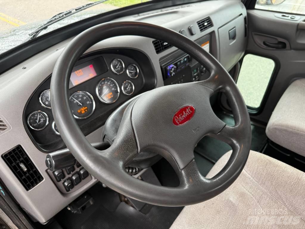 Peterbilt 348 レッカー車