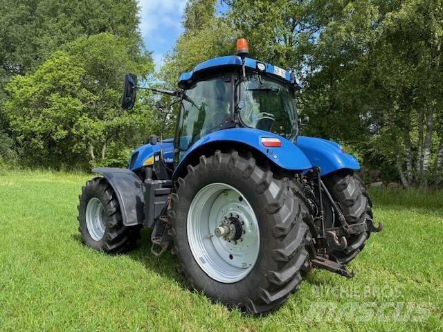 New Holland T 7030 トラクター