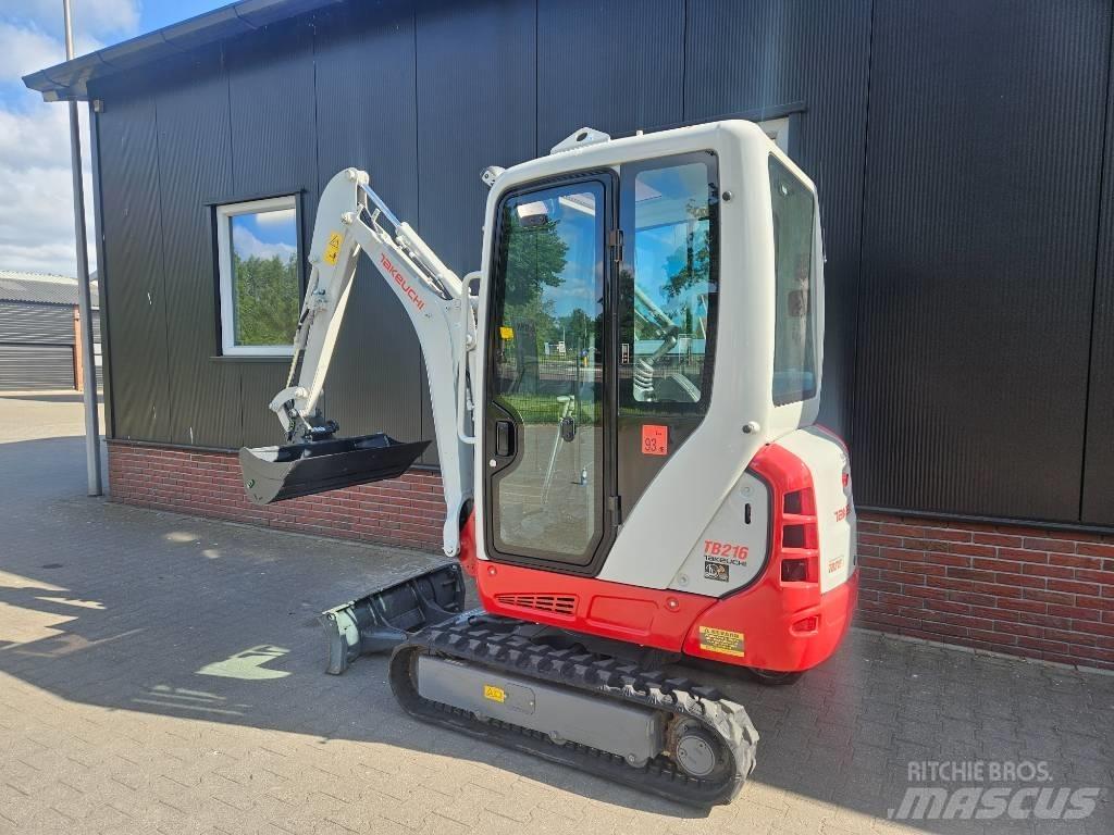 Takeuchi TB 216 ミニ油圧ショベル 7t以下（ミニユンボ・ミニディガー）