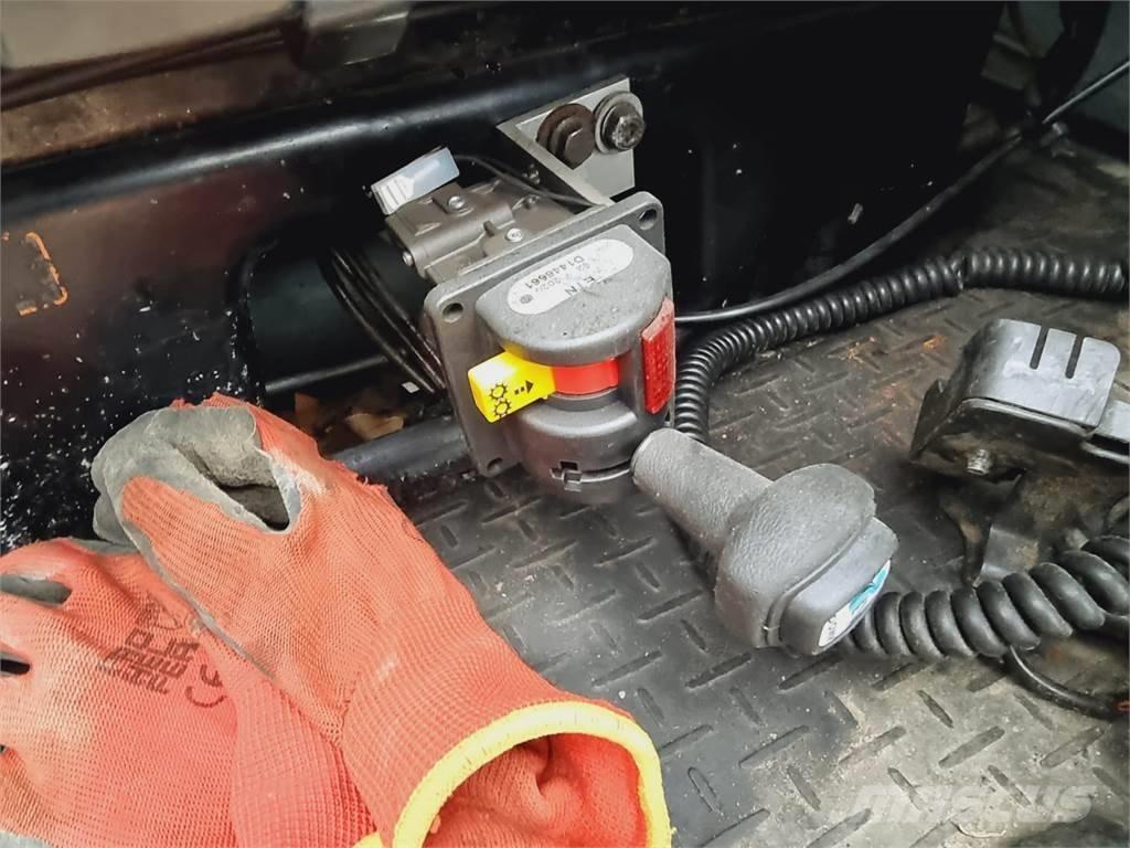 Scania R 420 中古トラクターヘッド | トレーラーヘッド