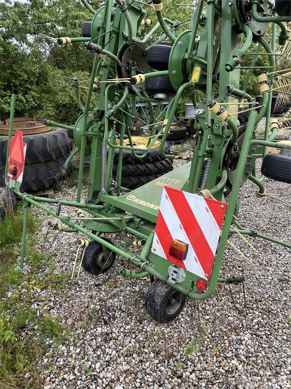Krone KW 8.82/8 テッダー・テッダーレーキ