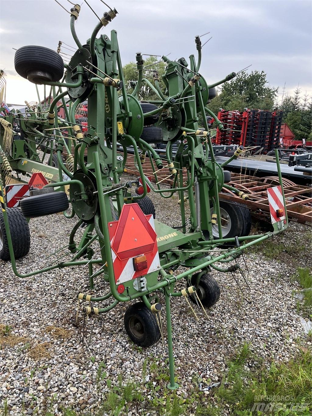 Krone KW 8.82/8 テッダー・テッダーレーキ
