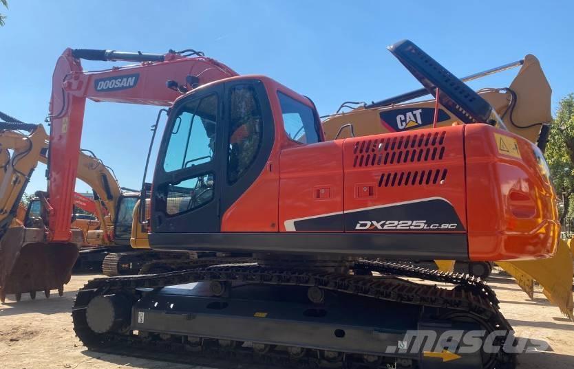 Doosan DX225 大型油圧ショベル12t以上（パワーショベル・ユンボ）
