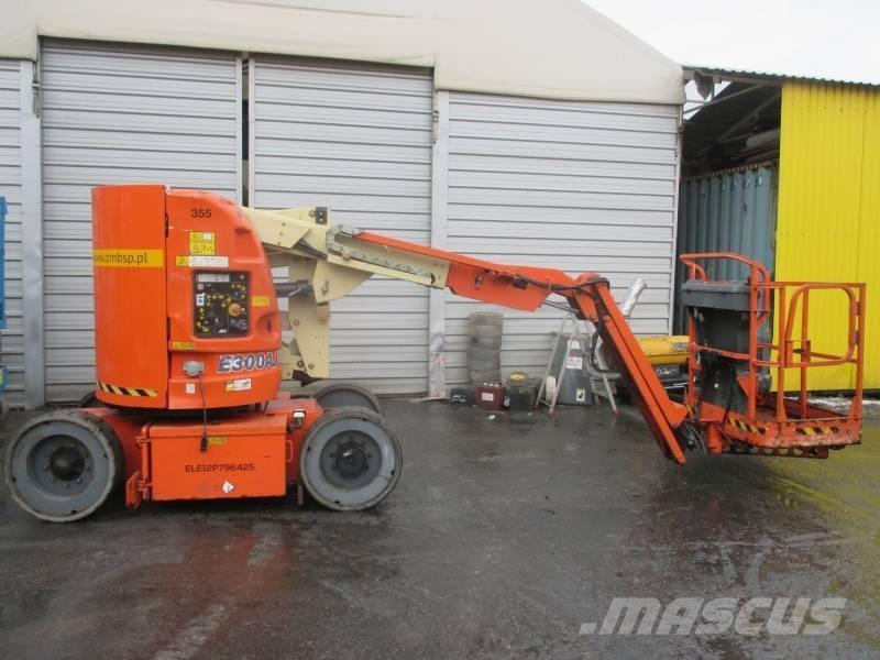 JLG E 300 AJ ブームリフト　屈伸型
