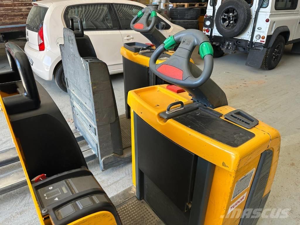 Jungheinrich ECE 225 ローリフト