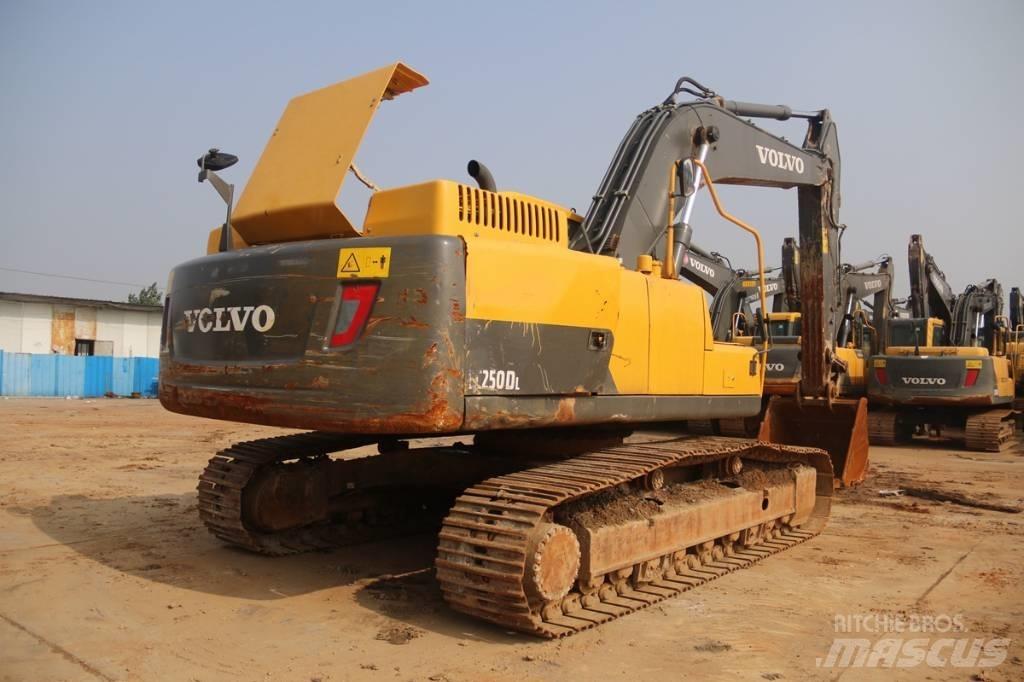 Volvo EC250 大型油圧ショベル12t以上（パワーショベル・ユンボ）