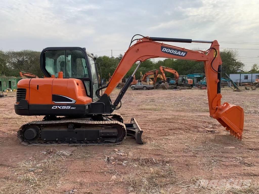 Doosan DX 55 ミニ油圧ショベル 7t以下（ミニユンボ・ミニディガー）