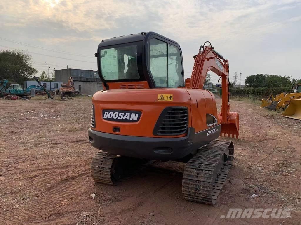 Doosan DX 55 ミニ油圧ショベル 7t以下（ミニユンボ・ミニディガー）