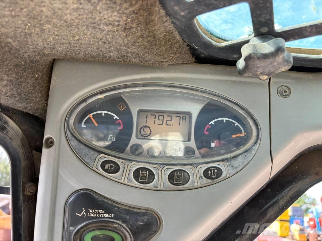 Bobcat T 300 スキッドステアローダー