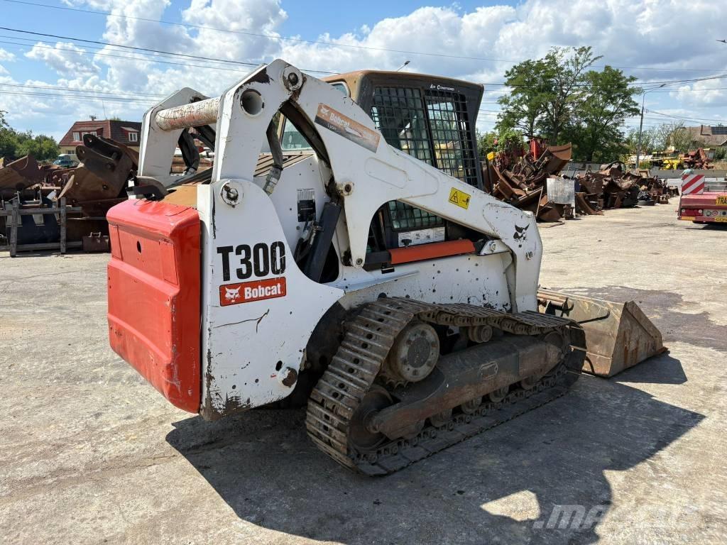 Bobcat T 300 スキッドステアローダー