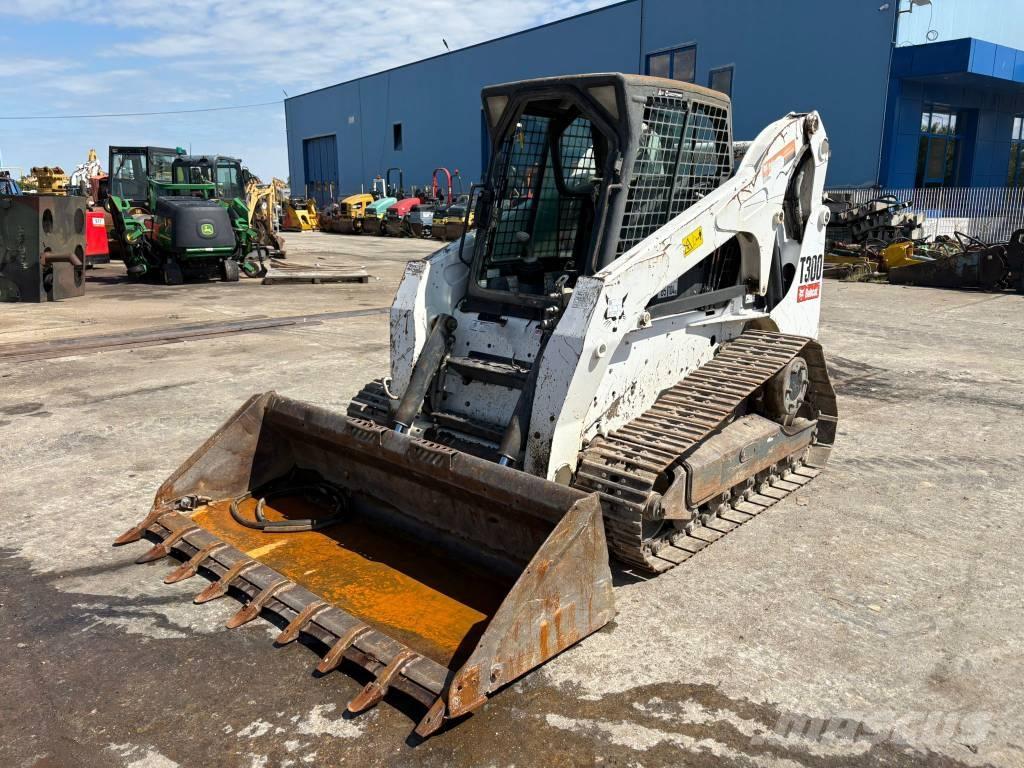 Bobcat T 300 スキッドステアローダー