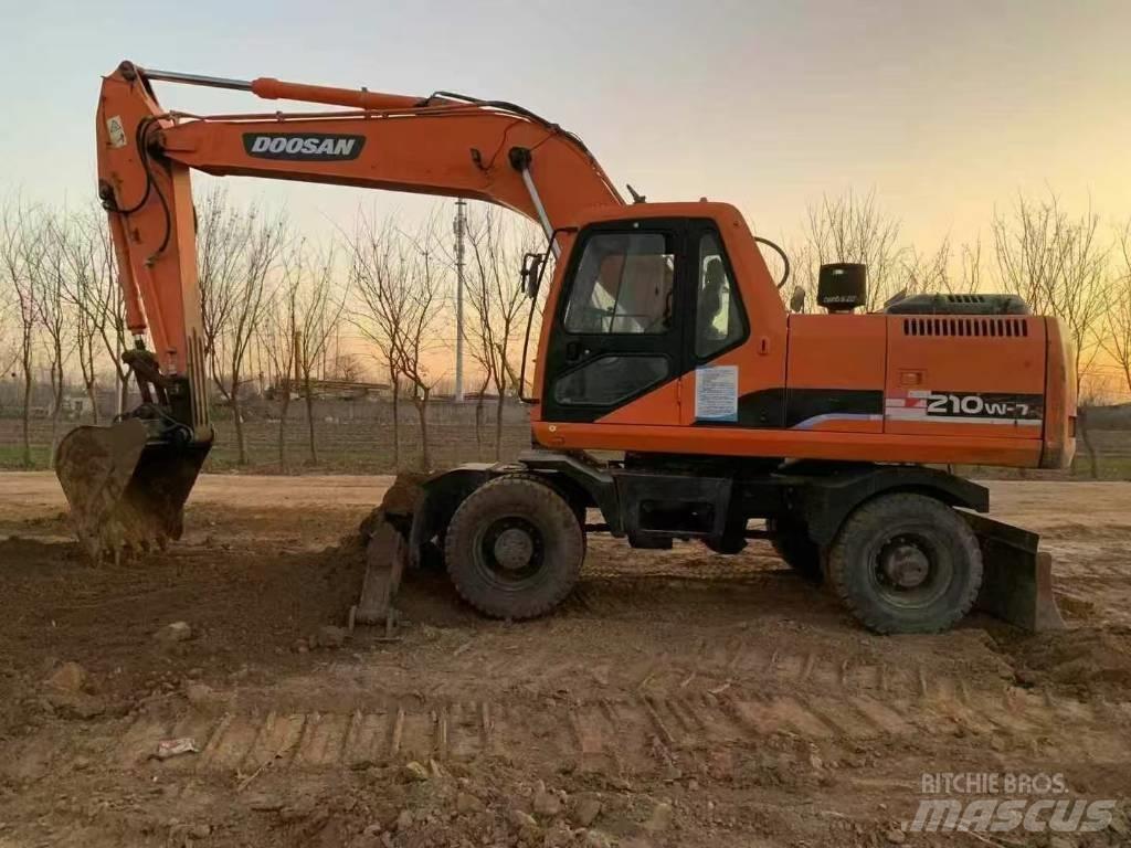 Doosan DH 210 W ホイール式油圧ショベル（パワーショベル・ユンボ・バックホー）