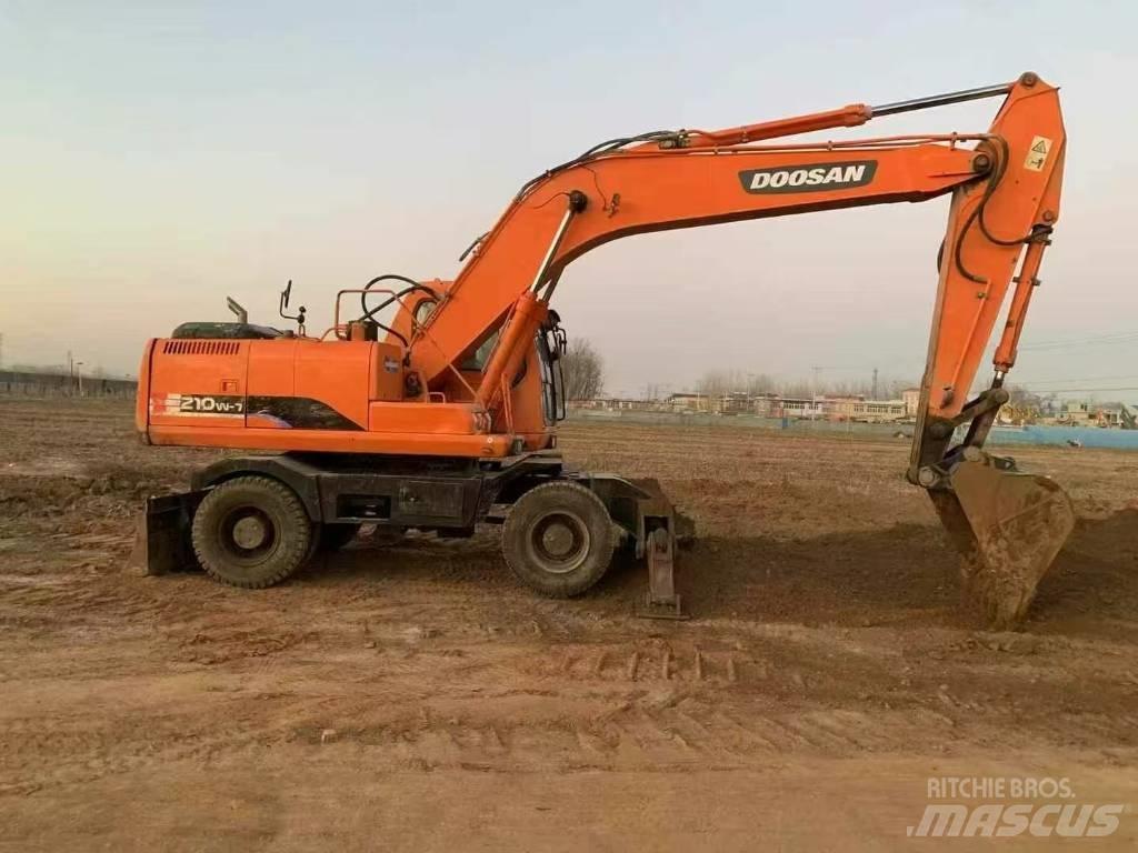 Doosan DH 210 W ホイール式油圧ショベル（パワーショベル・ユンボ・バックホー）