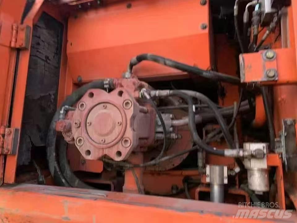 Doosan DH 210 W ホイール式油圧ショベル（パワーショベル・ユンボ・バックホー）