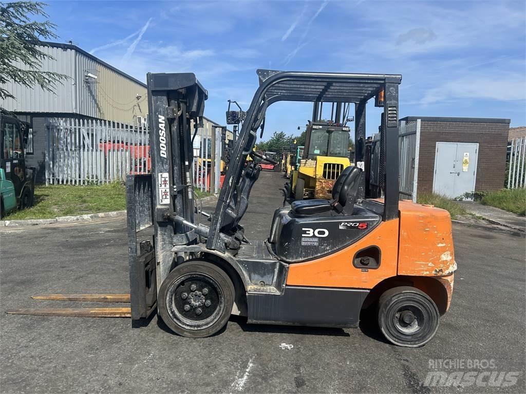 Doosan D30S-5 ディーゼル・軽油