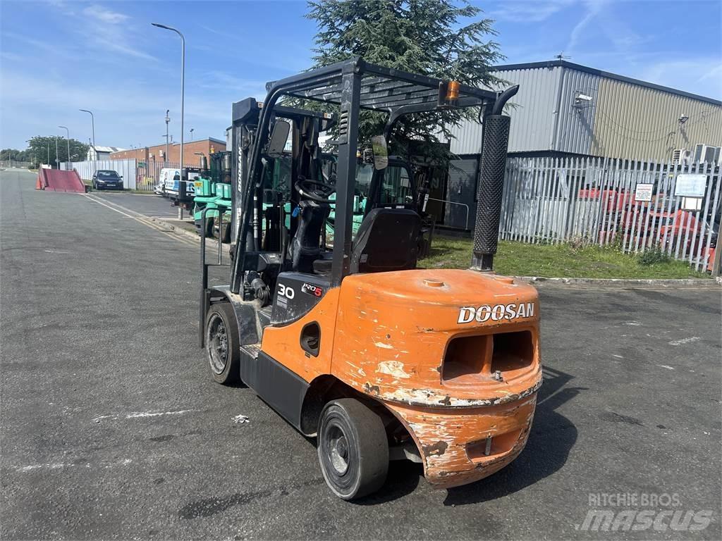 Doosan D30S-5 ディーゼル・軽油