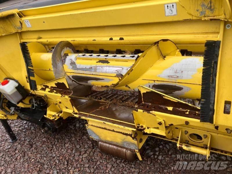 John Deere 8400 自走式フォレージハーベスター