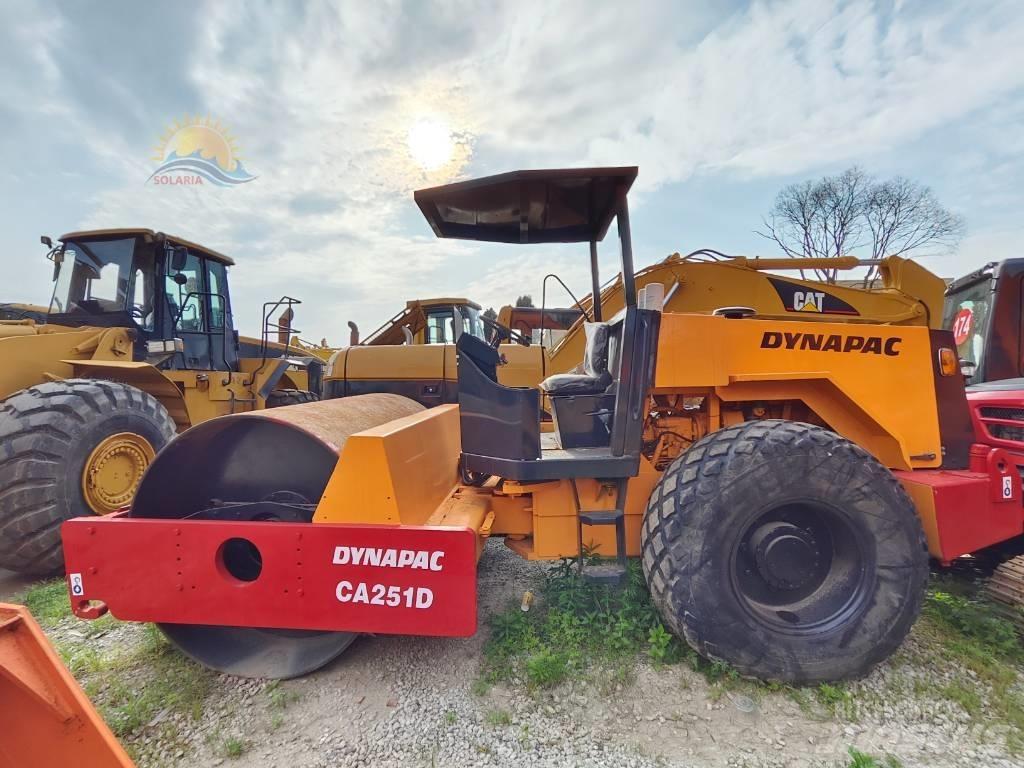 Dynapac CA 251 D 振動ローラ