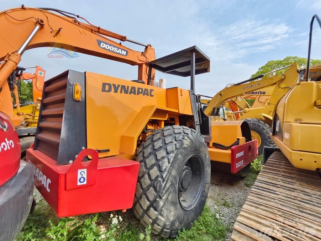 Dynapac CA 251 D 振動ローラ