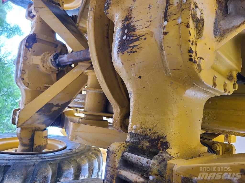 CAT 725 アーティキュレート式ダンプトラック