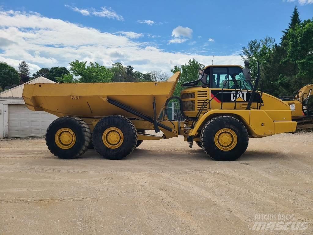 CAT 725 アーティキュレート式ダンプトラック