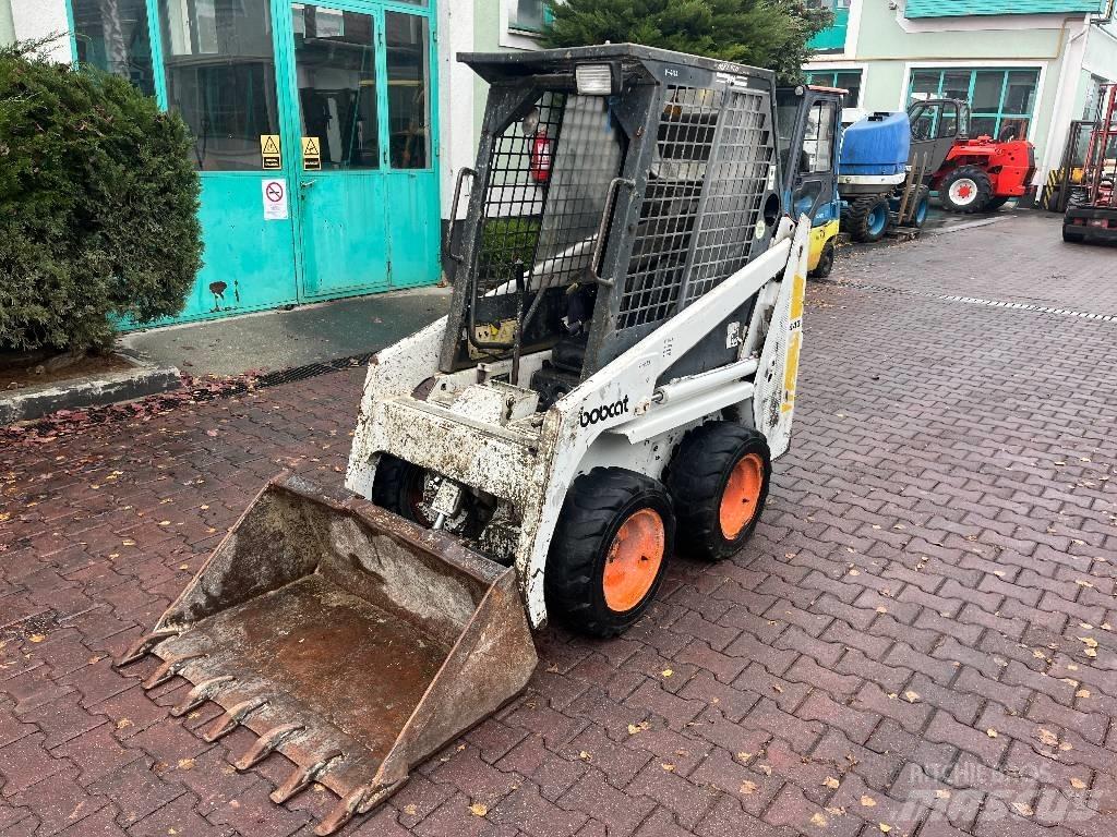 Bobcat 443      V-4129 フロントローダーとディガー