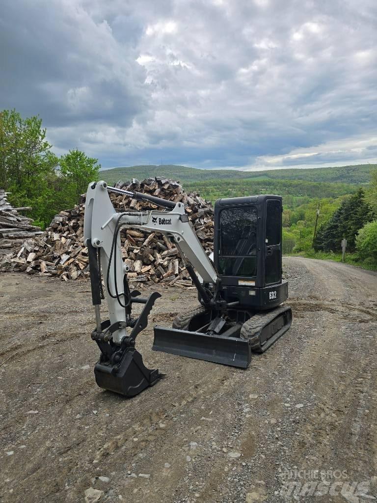 Bobcat E 32 ミニ油圧ショベル 7t以下（ミニユンボ・ミニディガー）