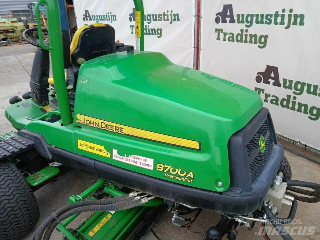 John Deere 8700 A 乗用・自走モア/芝刈り機