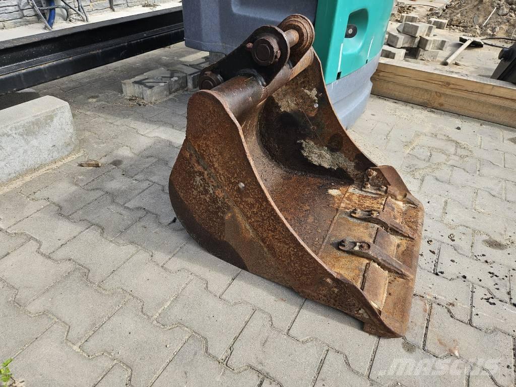 Takeuchi TB 235 ミニ油圧ショベル 7t以下（ミニユンボ・ミニディガー）