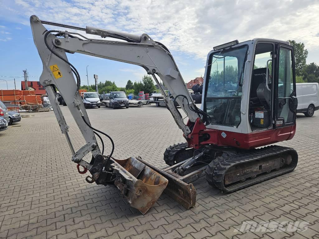 Takeuchi TB 235 ミニ油圧ショベル 7t以下（ミニユンボ・ミニディガー）