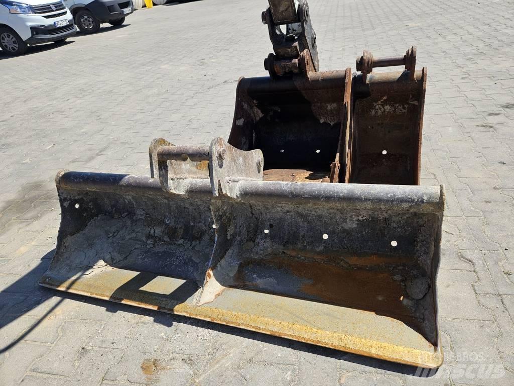 Takeuchi TB 235 ミニ油圧ショベル 7t以下（ミニユンボ・ミニディガー）