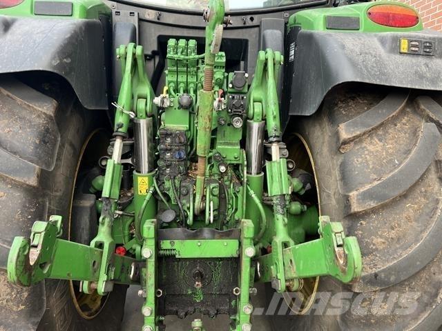 John Deere 6R 215 トラクター