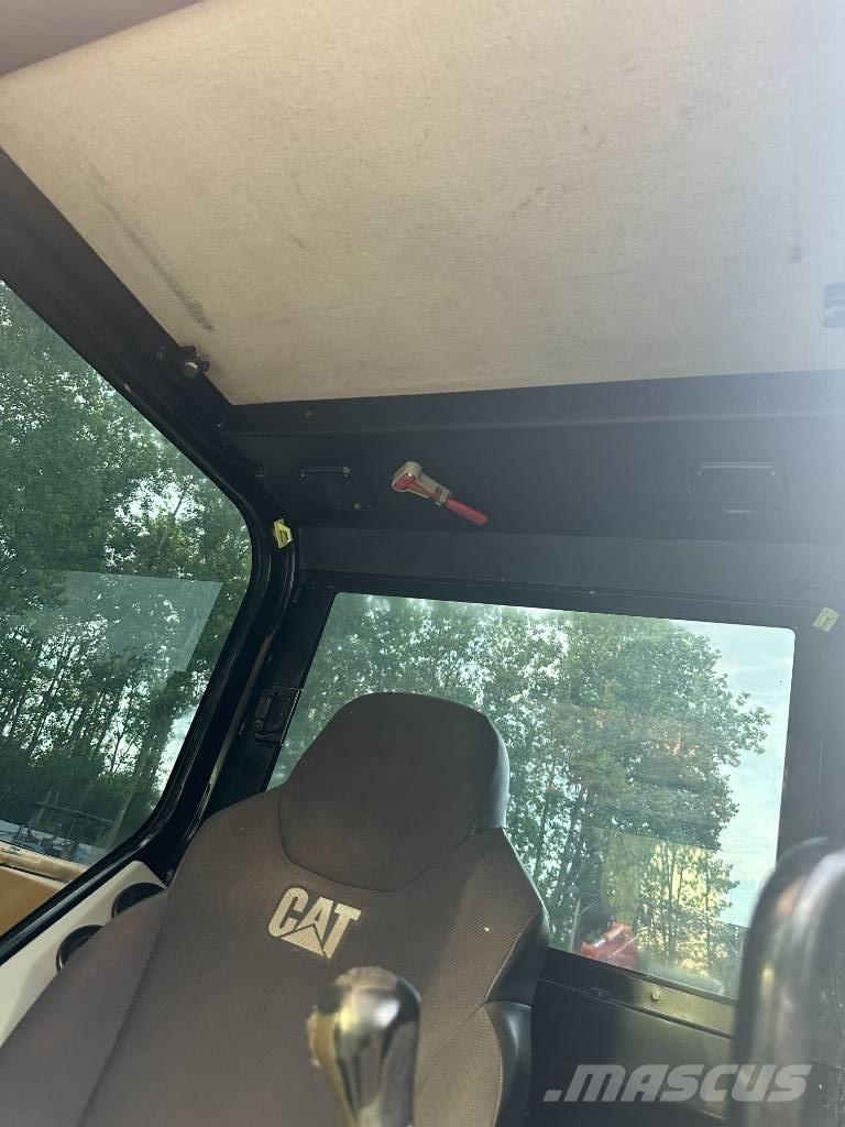 CAT 307E2 大型油圧ショベル12t以上（パワーショベル・ユンボ）