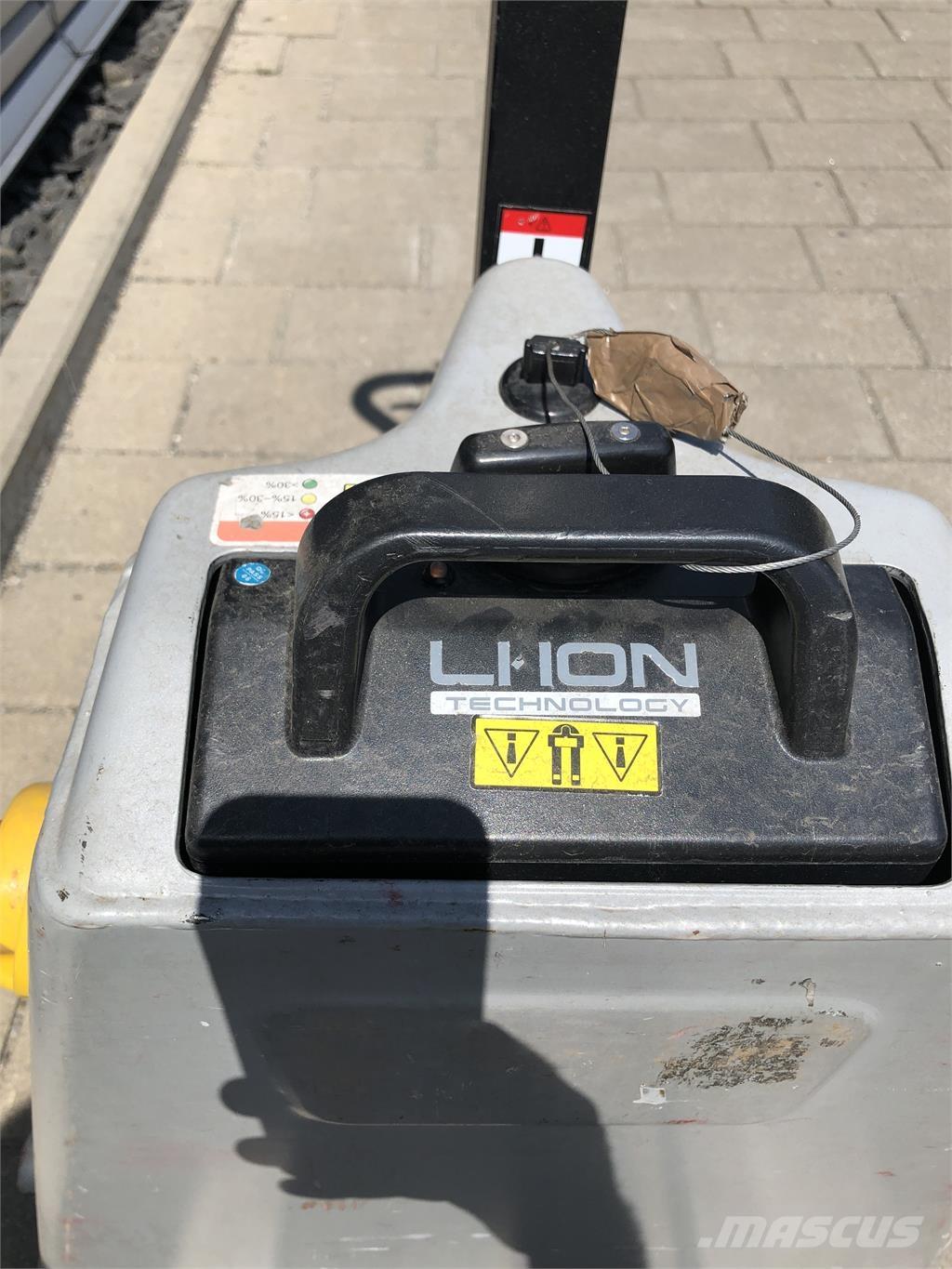 Still ECH 12 C ウォーキンフォークリフト