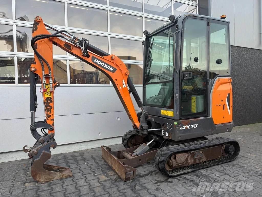 Doosan DX19 ミニ油圧ショベル 7t以下（ミニユンボ・ミニディガー）